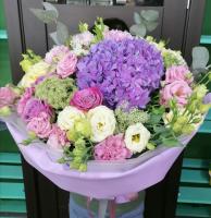 Букет с гортензией и цветами микс