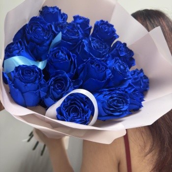 Букет из 17 синих роз